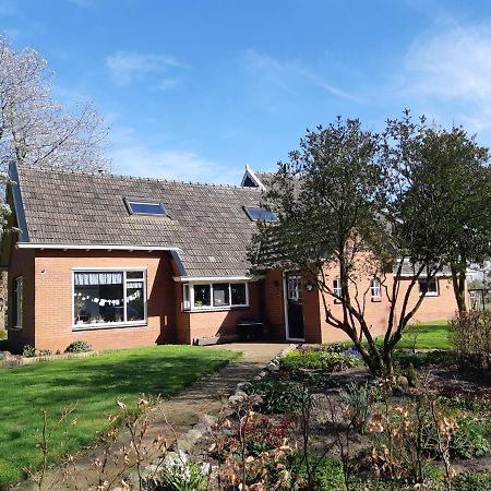 Bed & Breakfast “ Gastvrij Onthaal “ Een-West エクステリア 写真