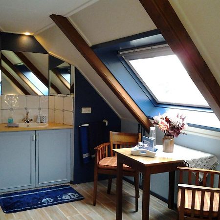 Bed & Breakfast “ Gastvrij Onthaal “ Een-West エクステリア 写真