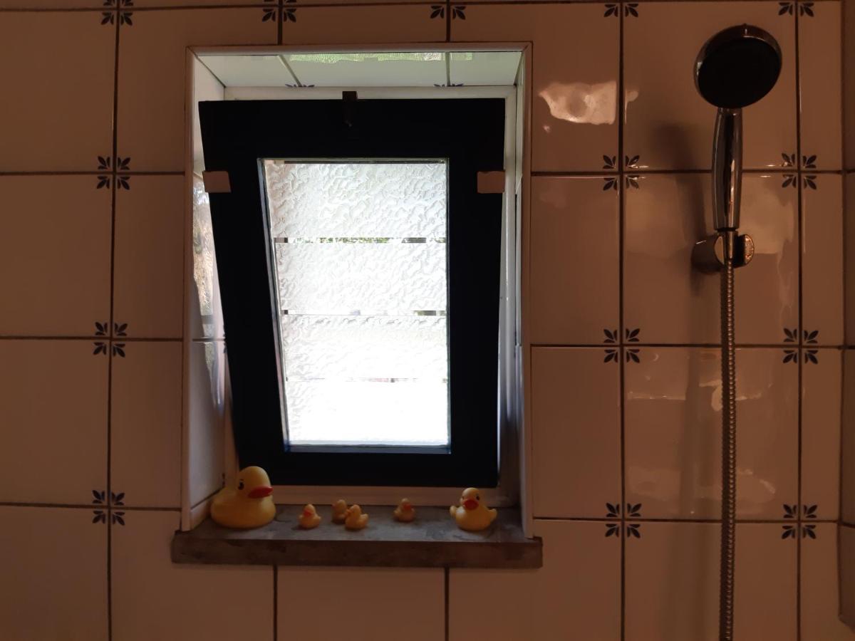 Bed & Breakfast “ Gastvrij Onthaal “ Een-West エクステリア 写真