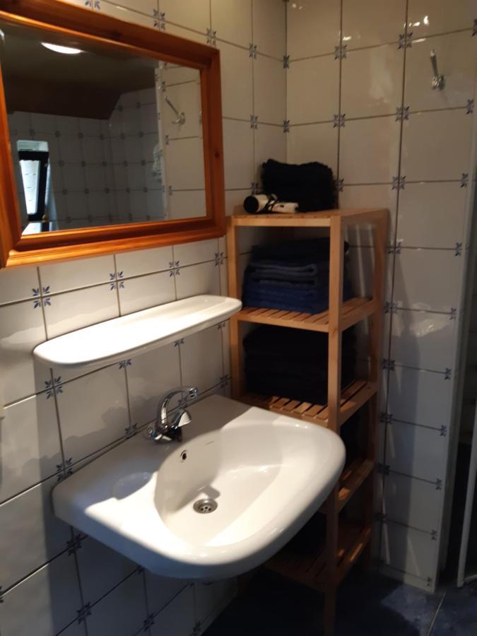 Bed & Breakfast “ Gastvrij Onthaal “ Een-West エクステリア 写真