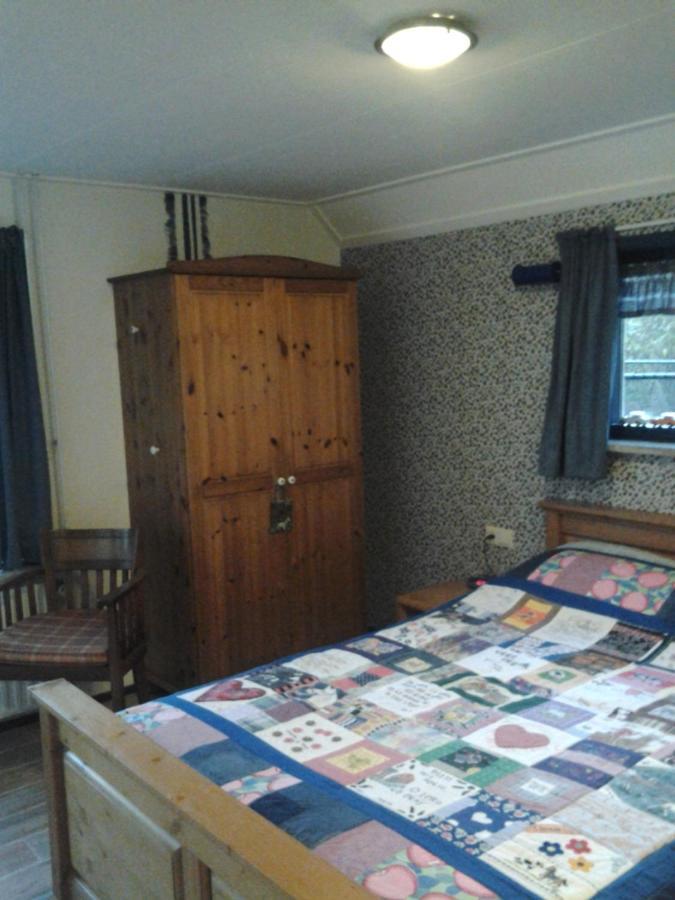 Bed & Breakfast “ Gastvrij Onthaal “ Een-West エクステリア 写真