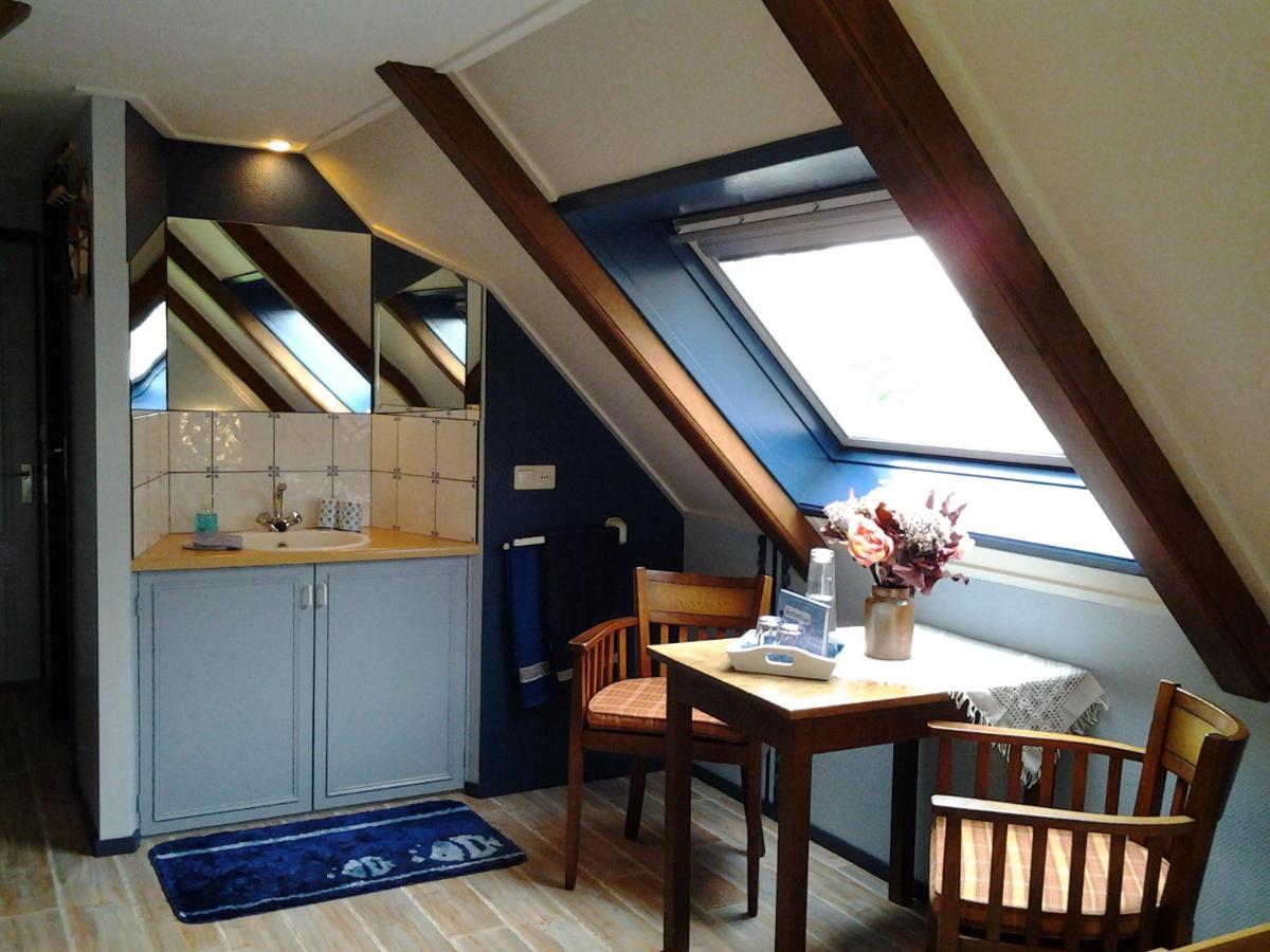 Bed & Breakfast “ Gastvrij Onthaal “ Een-West エクステリア 写真