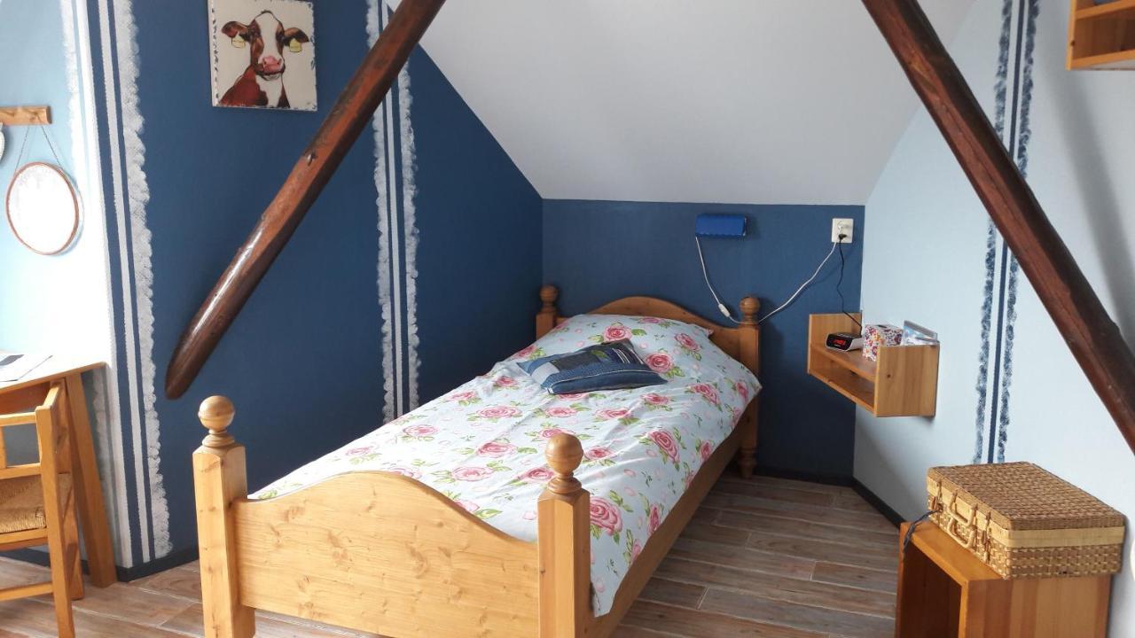 Bed & Breakfast “ Gastvrij Onthaal “ Een-West エクステリア 写真