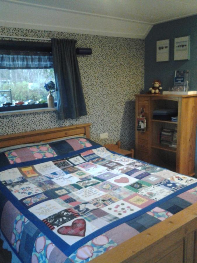 Bed & Breakfast “ Gastvrij Onthaal “ Een-West エクステリア 写真