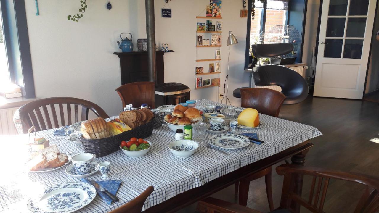 Bed & Breakfast “ Gastvrij Onthaal “ Een-West エクステリア 写真