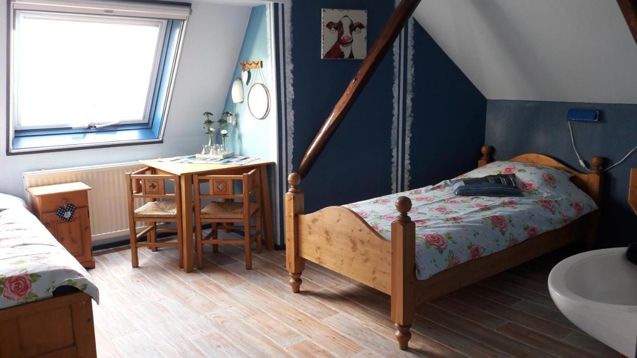 Bed & Breakfast “ Gastvrij Onthaal “ Een-West エクステリア 写真