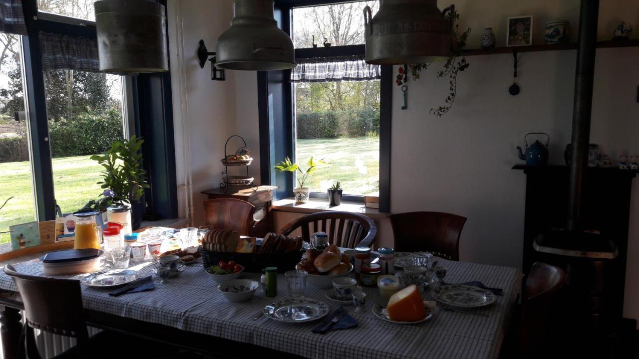 Bed & Breakfast “ Gastvrij Onthaal “ Een-West エクステリア 写真