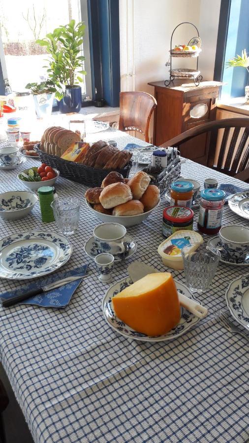 Bed & Breakfast “ Gastvrij Onthaal “ Een-West エクステリア 写真